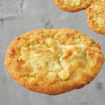 white chocolate macadamia cookie